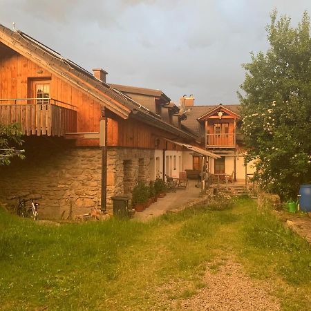 Abgeschiedene Ferienwohnung Im Boehmerwald Kasperske Hory Exterior photo