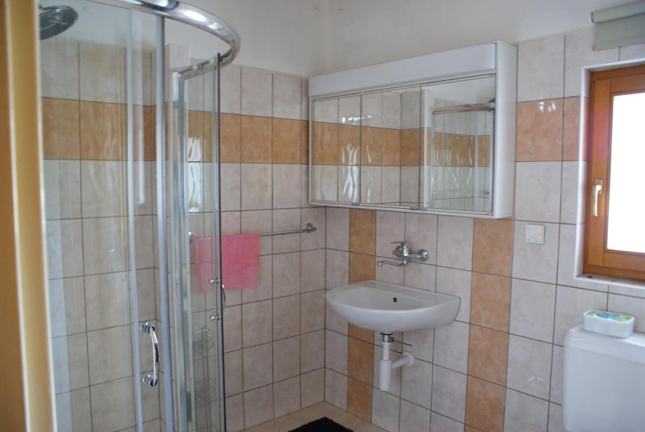 Abgeschiedene Ferienwohnung Im Boehmerwald Kasperske Hory Exterior photo